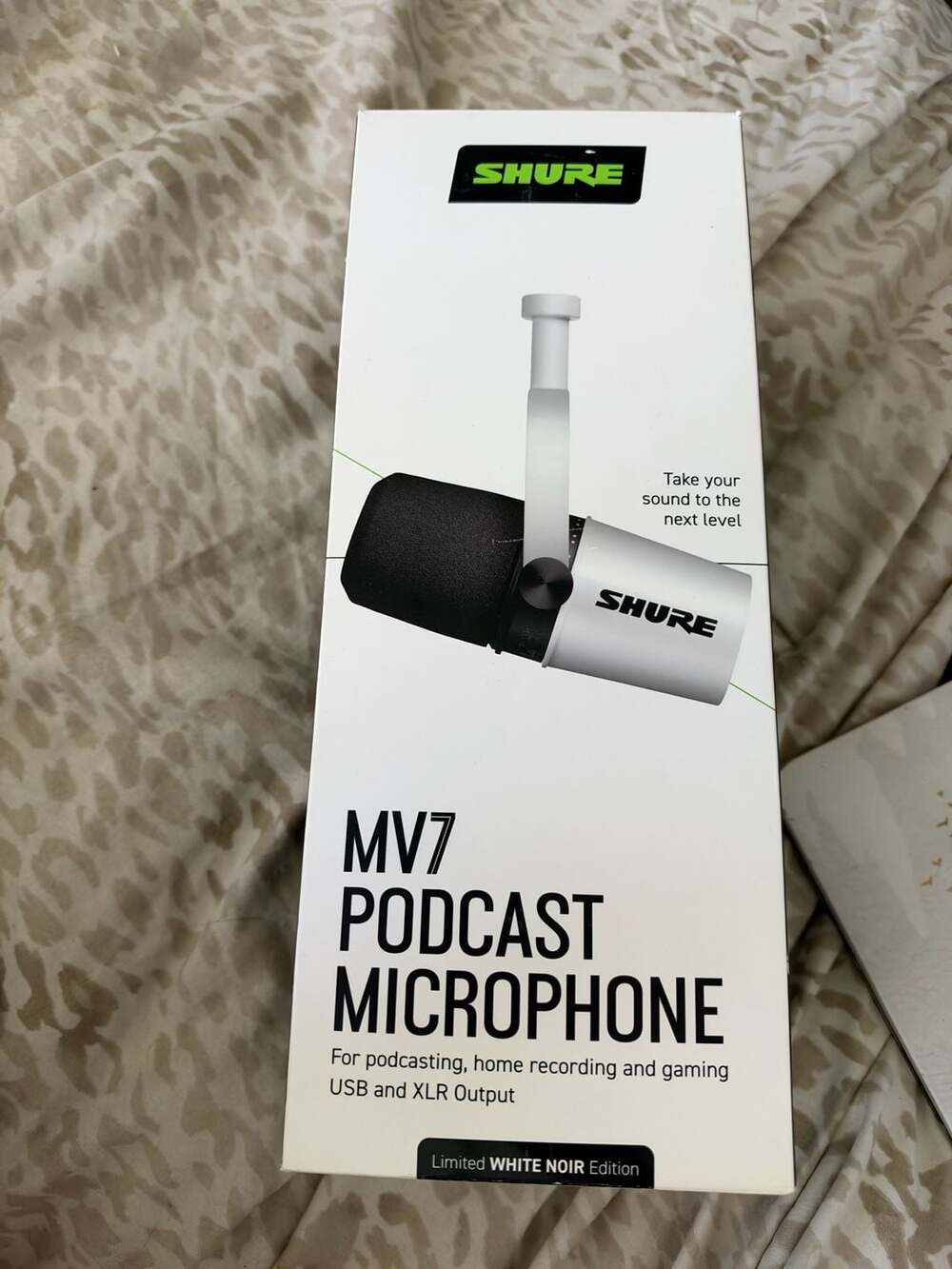 Shure MV7 Podcast Microphone Limited White Noir Edition